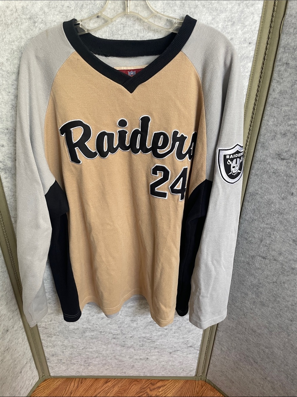 Vintage Raiders V-Neck Long-Sleeve Pullover Sweater in Tan and Gray